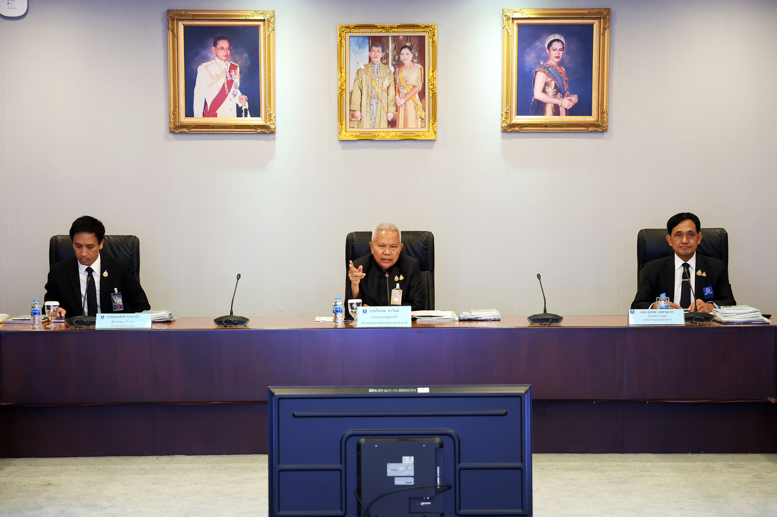 คสช. เดินหน้าจัดการ ‘บุหรี่ไฟฟ้า’ สอดรับนโยบายแก้ยาเสพติดรัฐบาล รองนายกฯ ลุยสแกนหาผู้เสพทั่วปท.