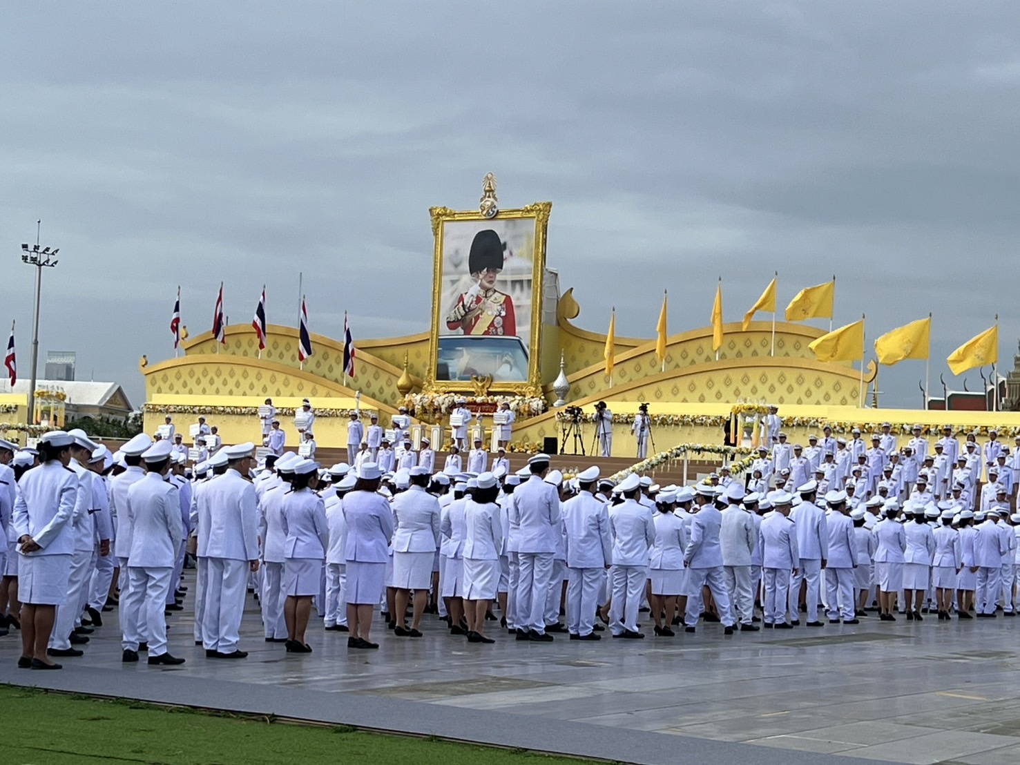 เลขาธิการคสช. ร่วมถวายสัตย์ปฏิญาณเพื่อเป็นข้าราชการที่ดีและพลังของแผ่นดิน  ณ ท้องสนามหลวง